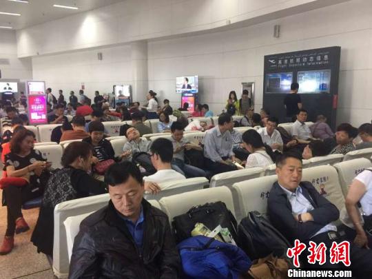 More than 6600 stranded passengers at Urumqi airport affected by windy weather