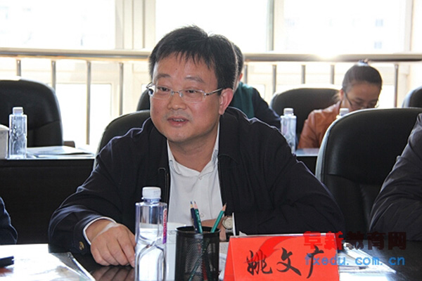 Yao Wenguang served as deputy director of the Yellow River Water Conservancy Committee of the Ministry of Water Resources and member of the Party group.